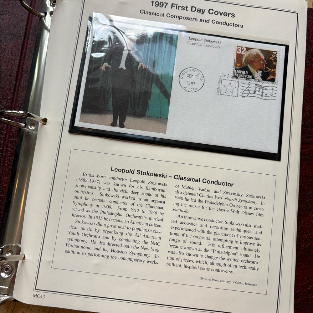 Extensive Stamp Collection includes binders - Picture 9 of 15